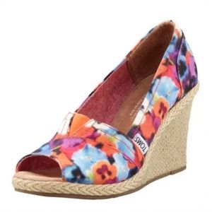 EUC TOMS Oahu Floral Peep Toe Espadrille Wedge Size 7.5